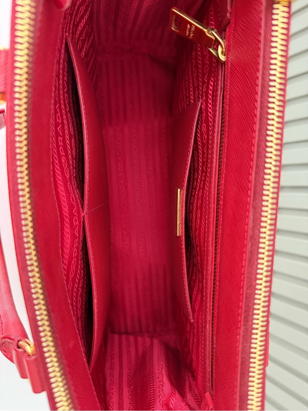 Red Prada Galleria Saffiano Large Leather Bag - Picture 8 of 9
